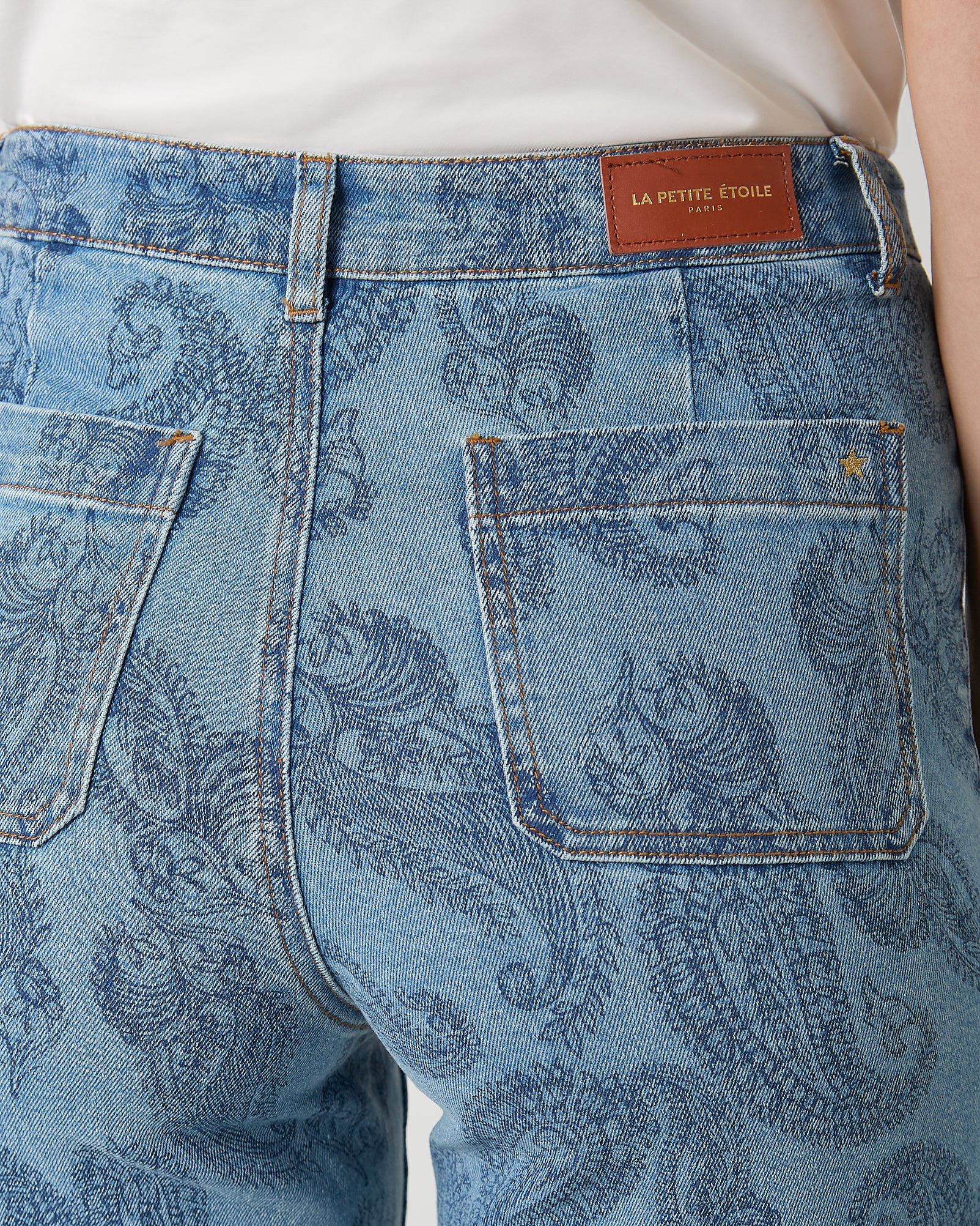 Jeans Disegno Cashmere Con Tasche A Toppe